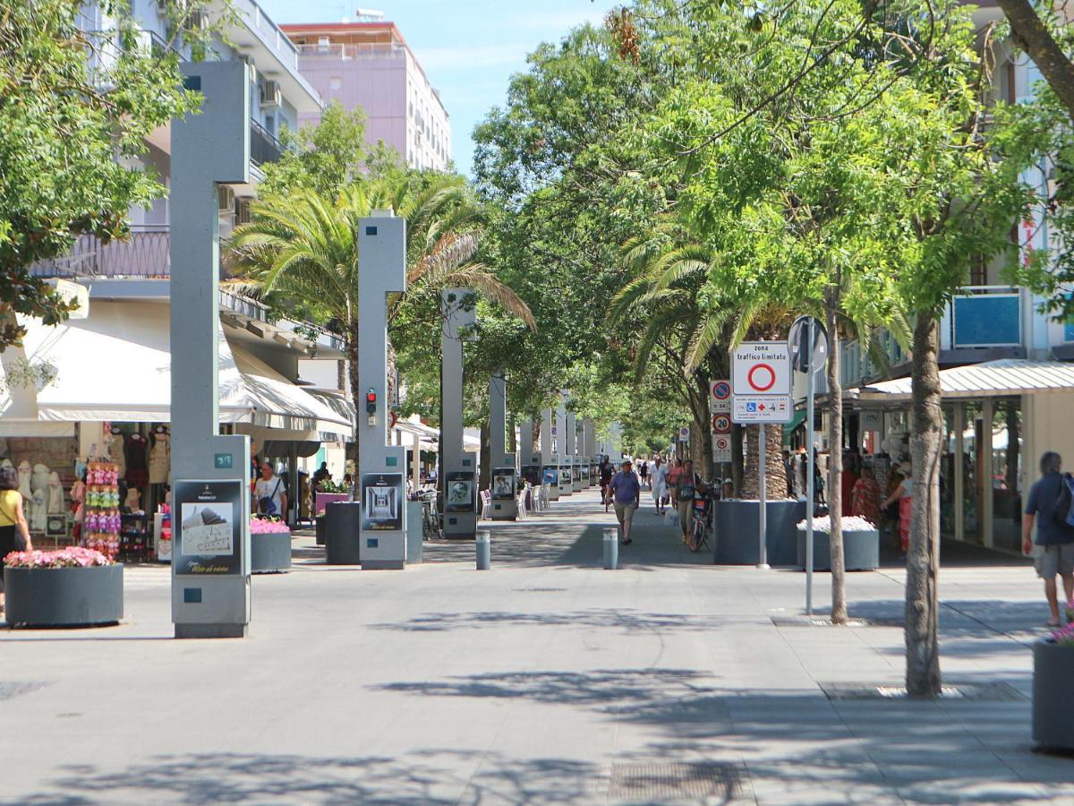 Burello Apartment Lignano Sabbiadoro Bagian luar foto