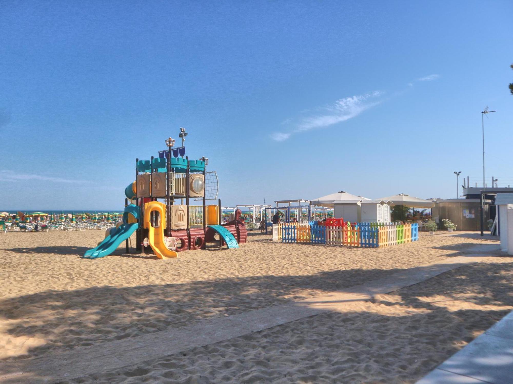 Burello Apartment Lignano Sabbiadoro Bagian luar foto