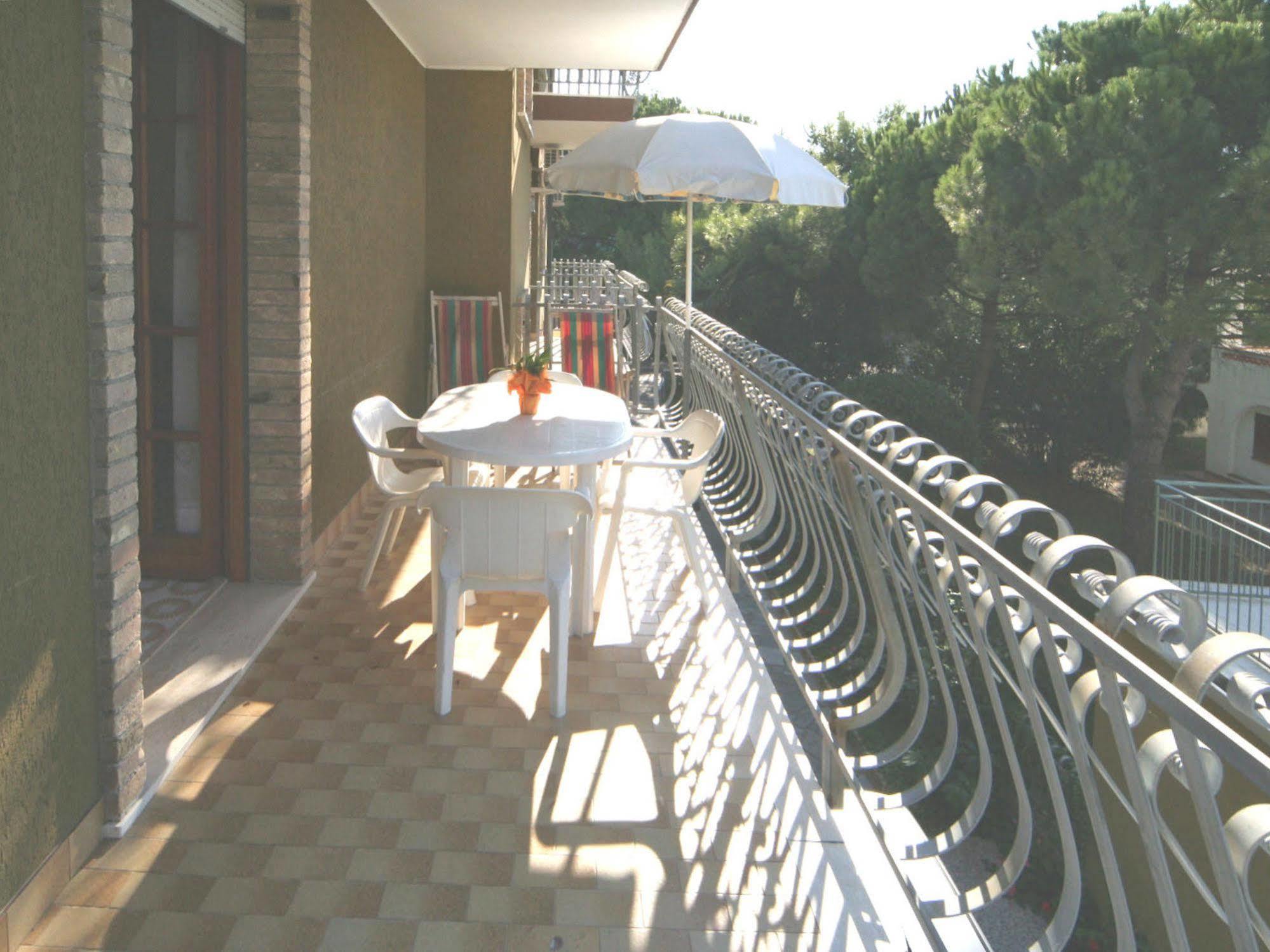 Burello Apartment Lignano Sabbiadoro Bagian luar foto
